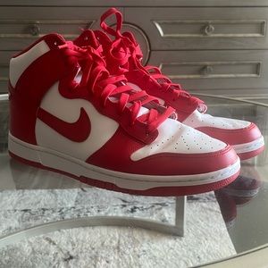 DUNK HIGH CHAMPIONSHIP RED